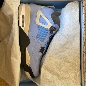 Air Jordan 4 “University Blue” Size 9.5